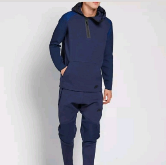 Nike dynamic reveal hoodie Clearance